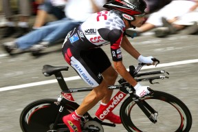 kaiyun体育综合-CS2枪战技巧瞬间制敌，反恐精英2指令